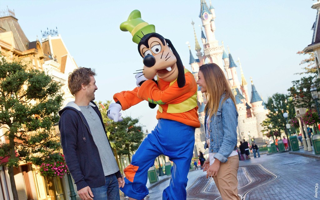 1-Day 2 Park Ticket to Disneyland® Paris (2 Disney® Parks Ticket with Round-Trip Shuttle Transfers from Eiffel Tower)
