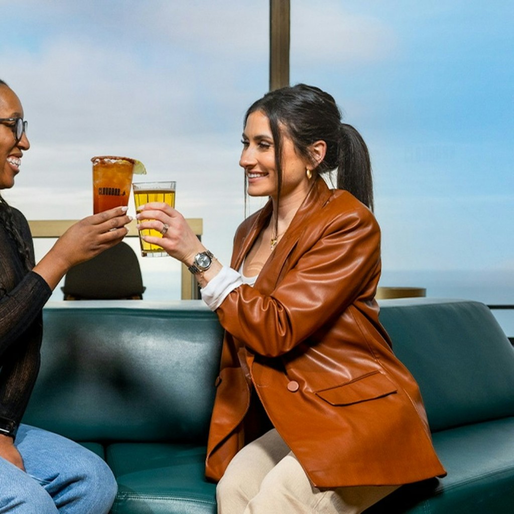 360 CHICAGO: Sip and View