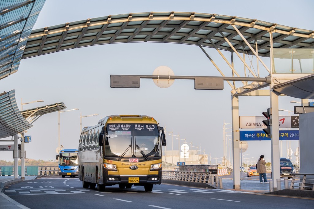 Airport Limousine Bus Transfers from Incheon International Airport to Seoul (Airport Limousine Bus 6019 - Incheon International Airport Terminal 1 to Naebang (One Way))