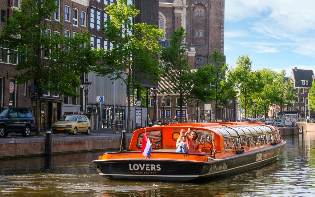 Amsterdam : 1 heure de croisière touristique sur les canaux à bord d'un bateau fermé et chauffé (60-Min Cruise from Anne Frank House)