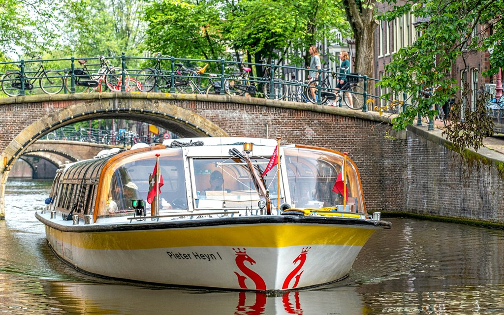 Amsterdam : 1 heure de croisière touristique sur les canaux à bord d'un bateau fermé et chauffé (75-Min Cruise from Rijksmuseum)