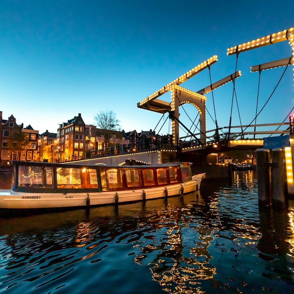 Amsterdam : Croisière sur les canaux en soirée avec Flagship