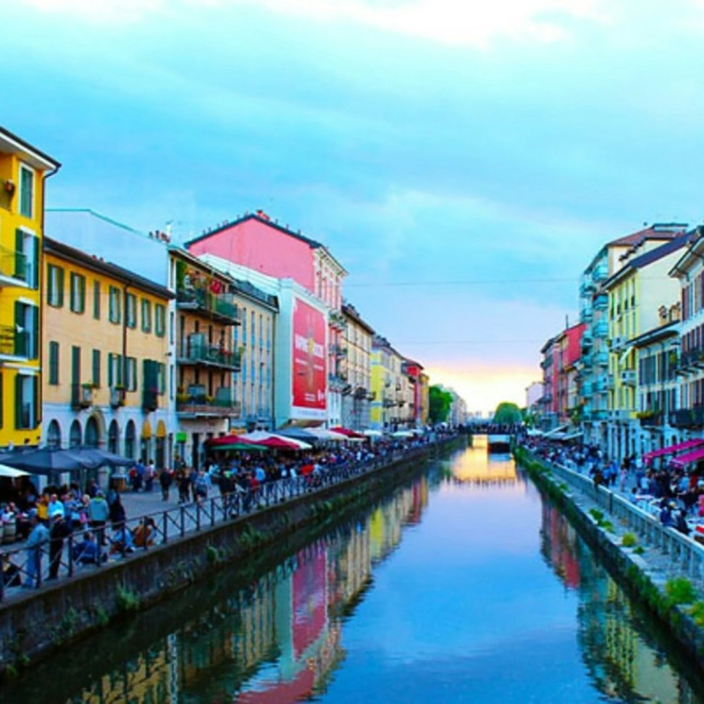 Aperitiu en vaixell al Navigli