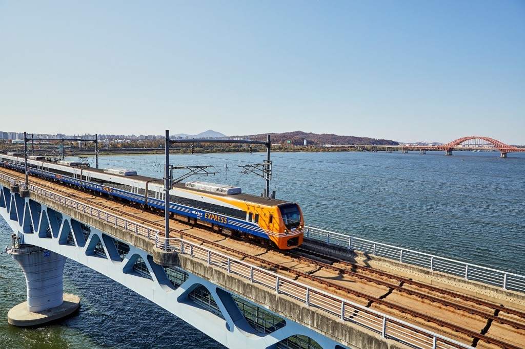 AREX Incheon Airport Express Train Ticket (COMBO: AREX Incheon Airport Express Train (One Way) + Korea Unlimited Data with High-Speed Access SIM Card (Five Days))