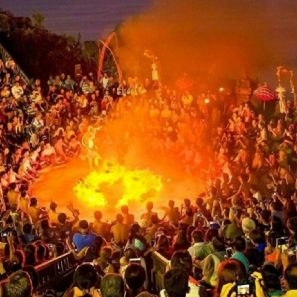 Bali : Tanah Lot & Uluwatu Temple Private Tour + Kecak Dance