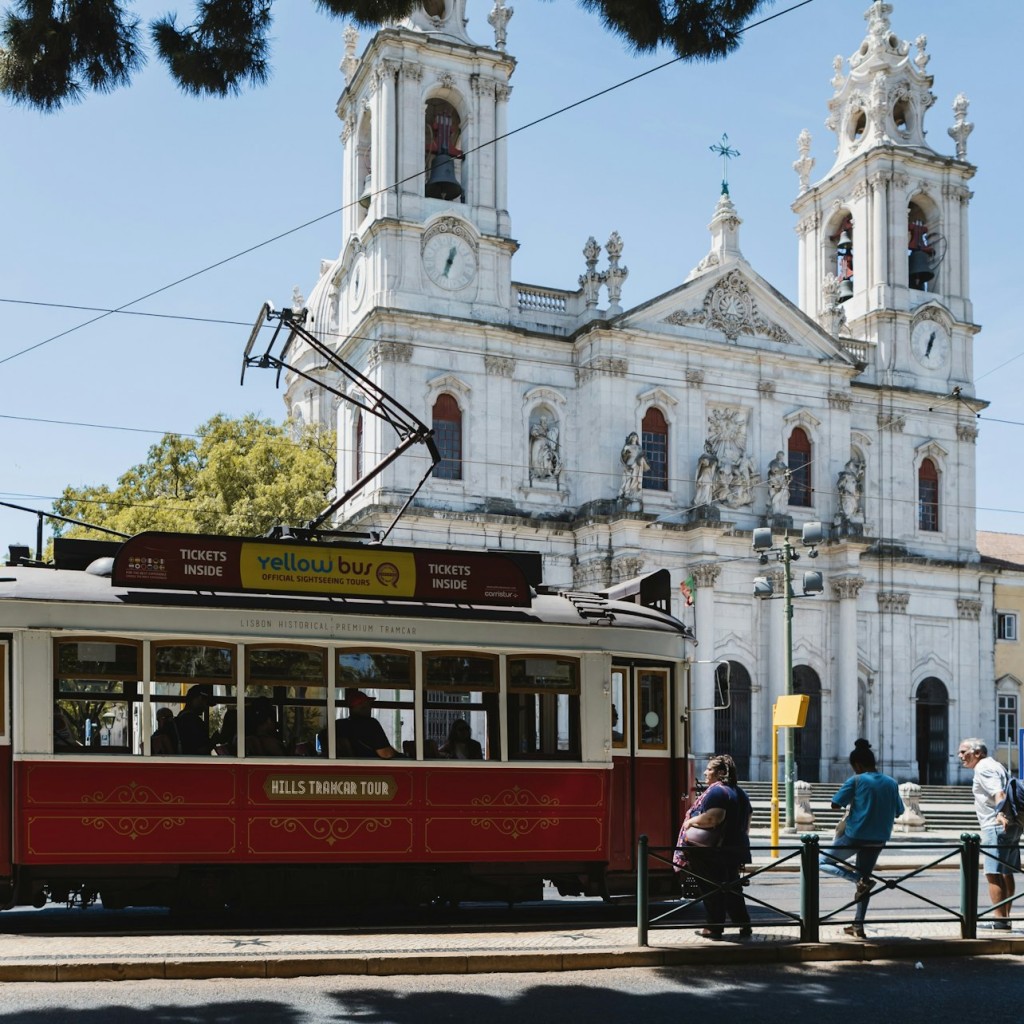 Muzeum Banksy 'ego + zabytkowy tramwaj na wzgórzach Lizbony