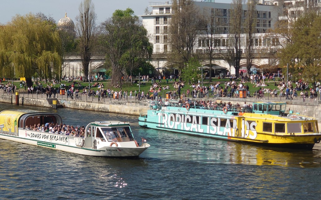 Berlin: 1 Hour Sightseeing Cruise on the River Spree (Departing from Hackescher Markt)