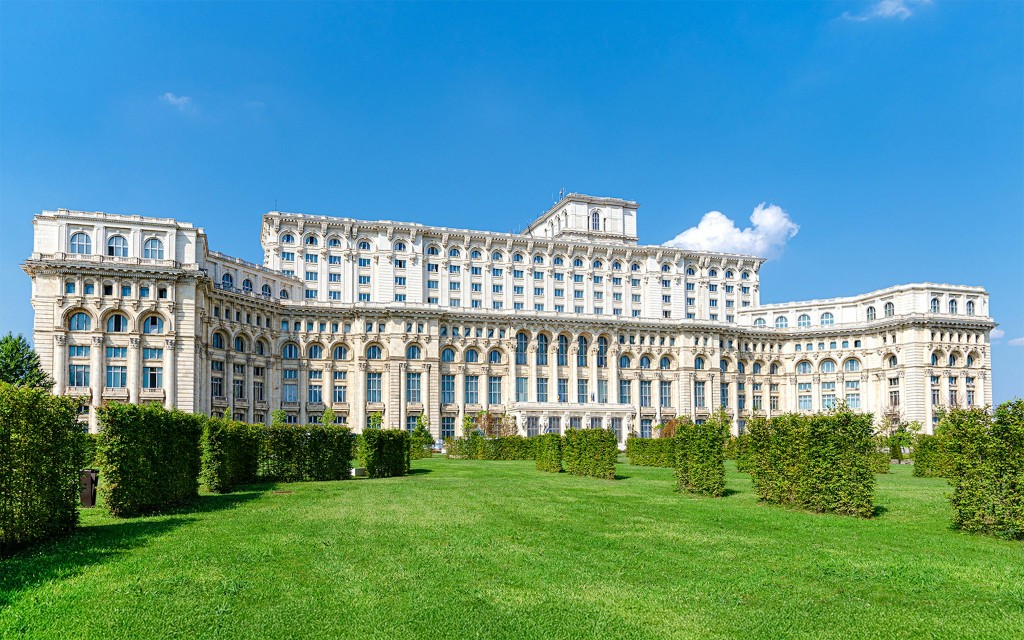 Bukarest Tour: Palast des Parlaments, Ceaușescu-Villa und Dorfmuseum (Spanish Guided Tour)