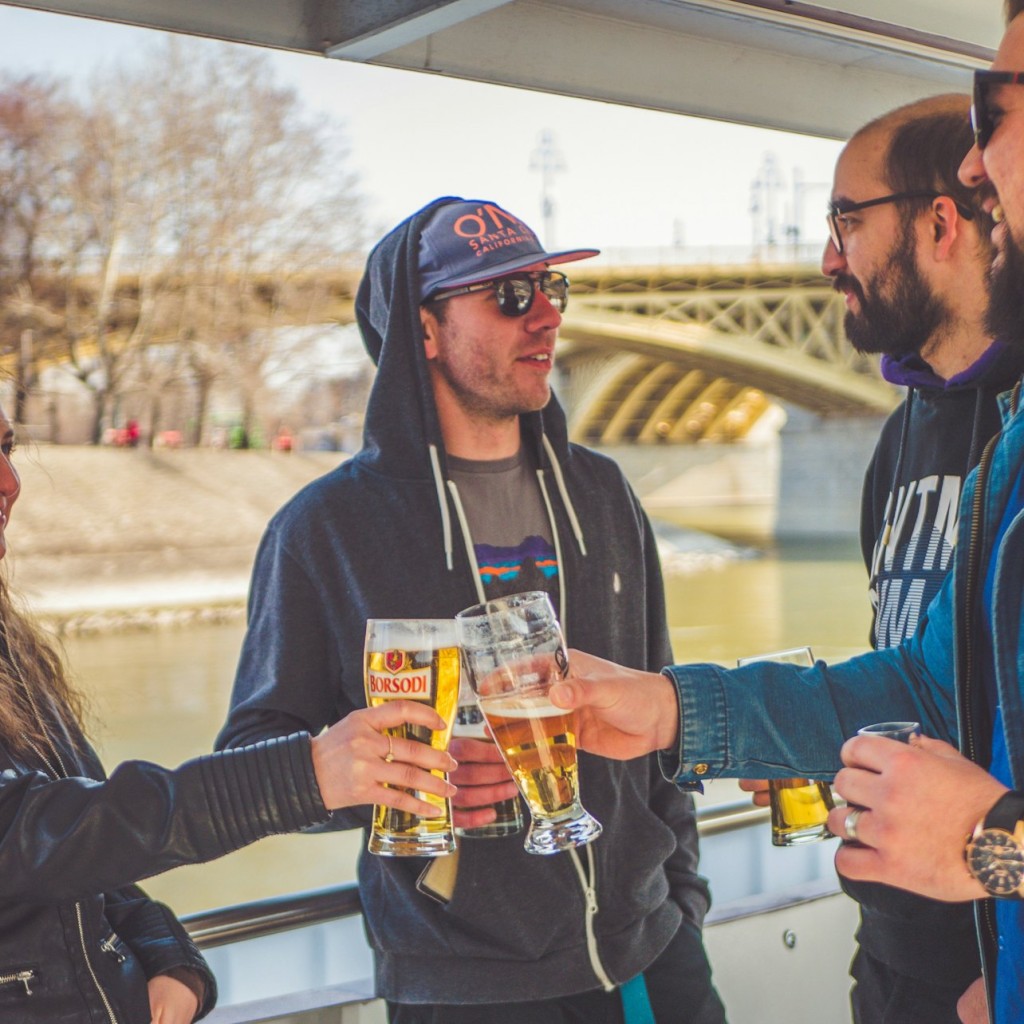 Budapeste: Passeio de barco com bebidas ilimitadas