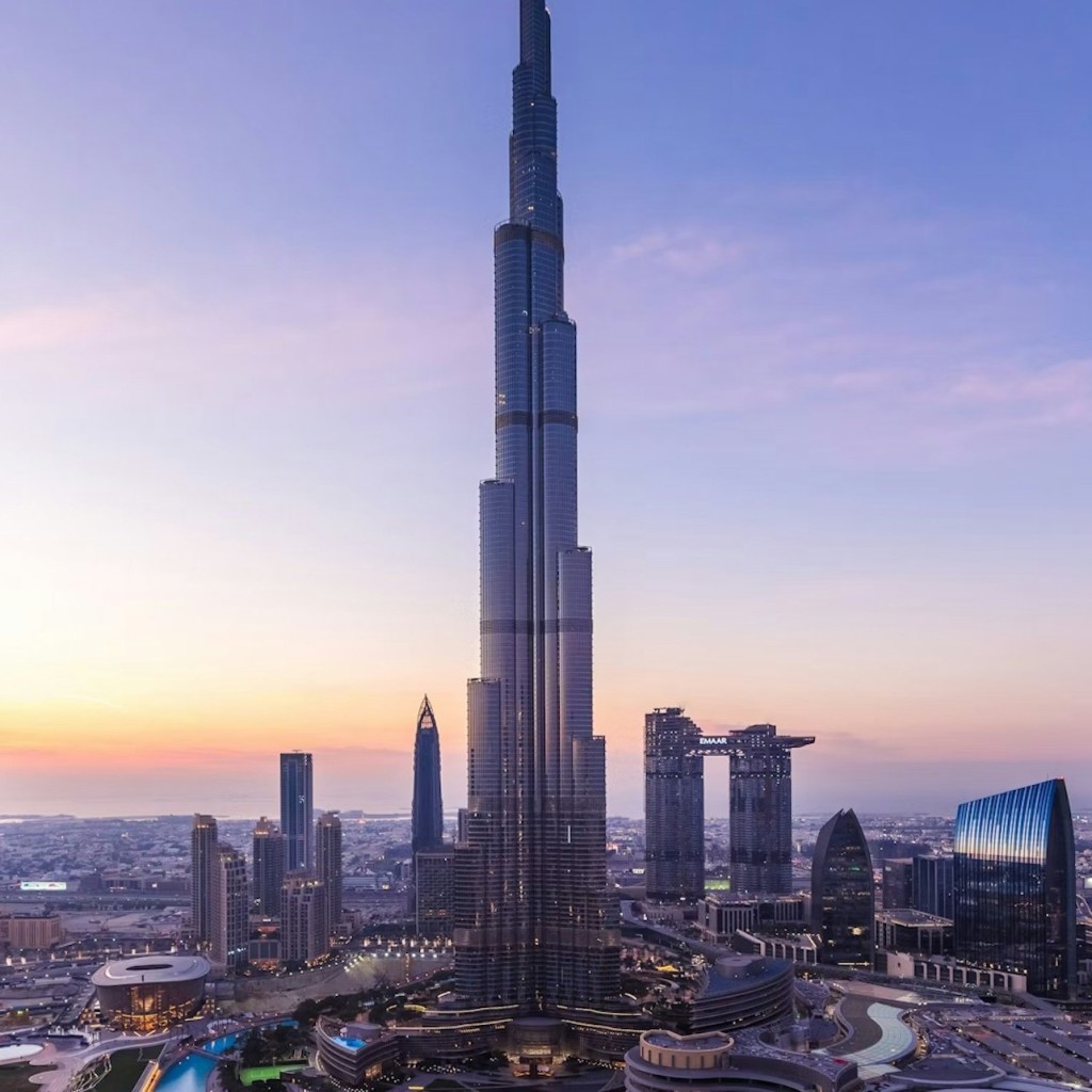 Burj Khalifa: Al capdamunt (pisos 124 i 125) + records