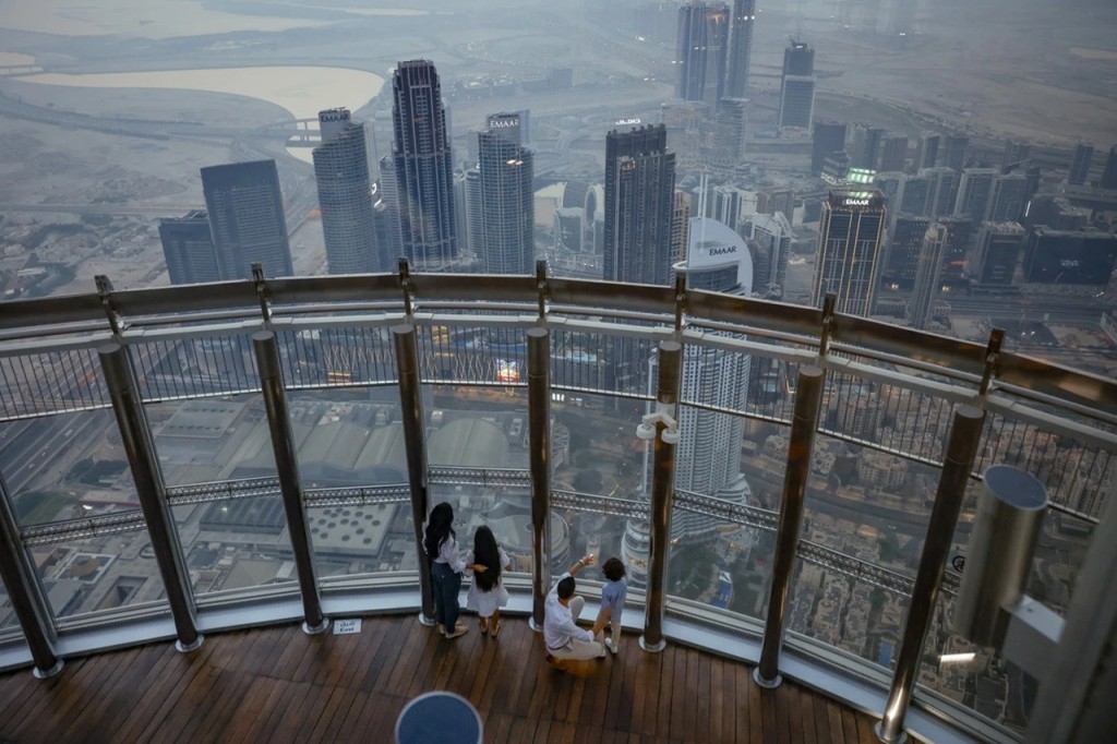 Burj Khalifa At the Top Observation Deck Direct Entry Ticket (Sunrise Admission to Levels 124 and 125)