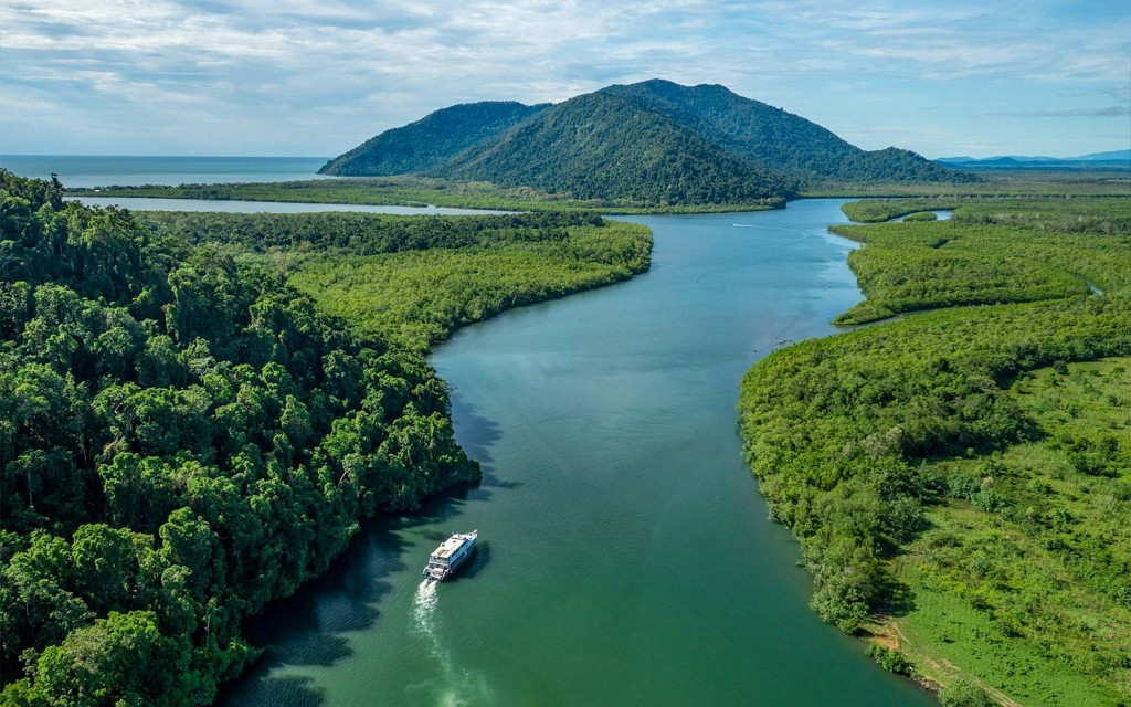Cairns zu den Frankland-Inseln: Riffbootsfahrt mit Schnorcheln + Mittagessen (Frankland Islands Reef Cruises All Inclusive Day Tour)