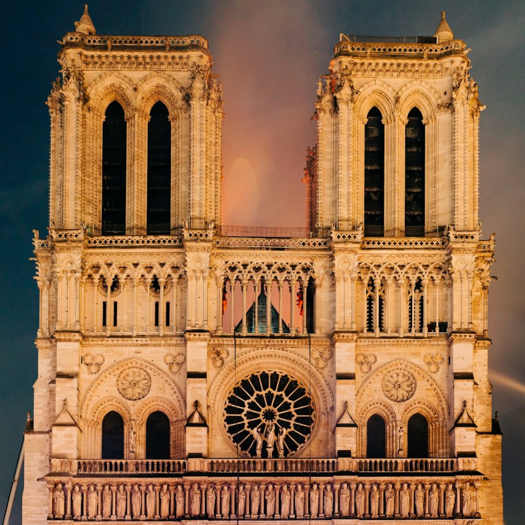 Cathédrale Notre-Dame de Paris: Guided Exterior Tour - English