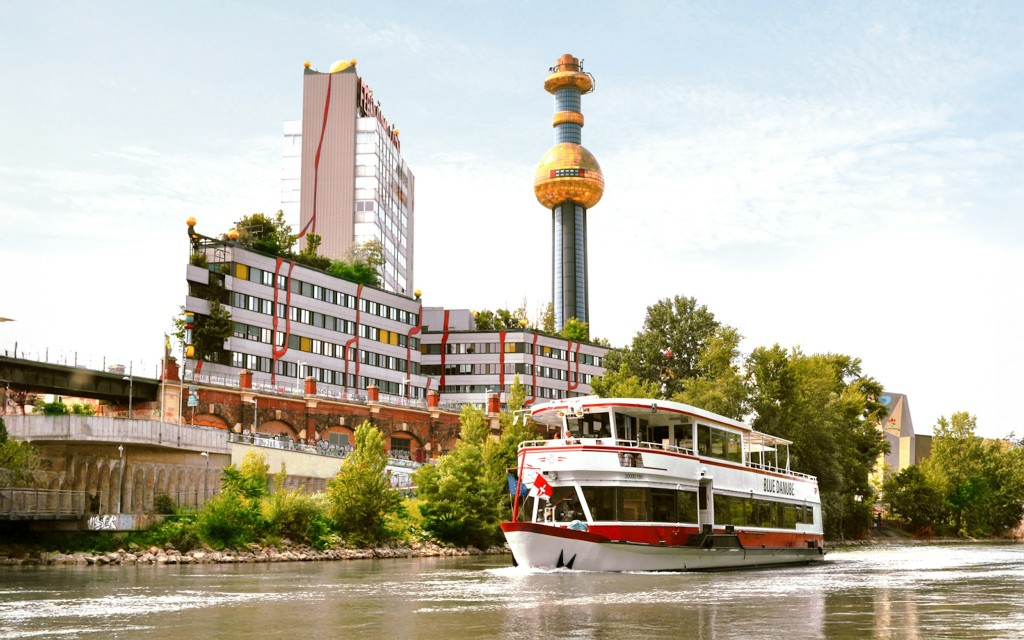 City Sightseeing Schifffahrt auf dem Donaukanal (City Sightseeing Cruise with Schnitzel)