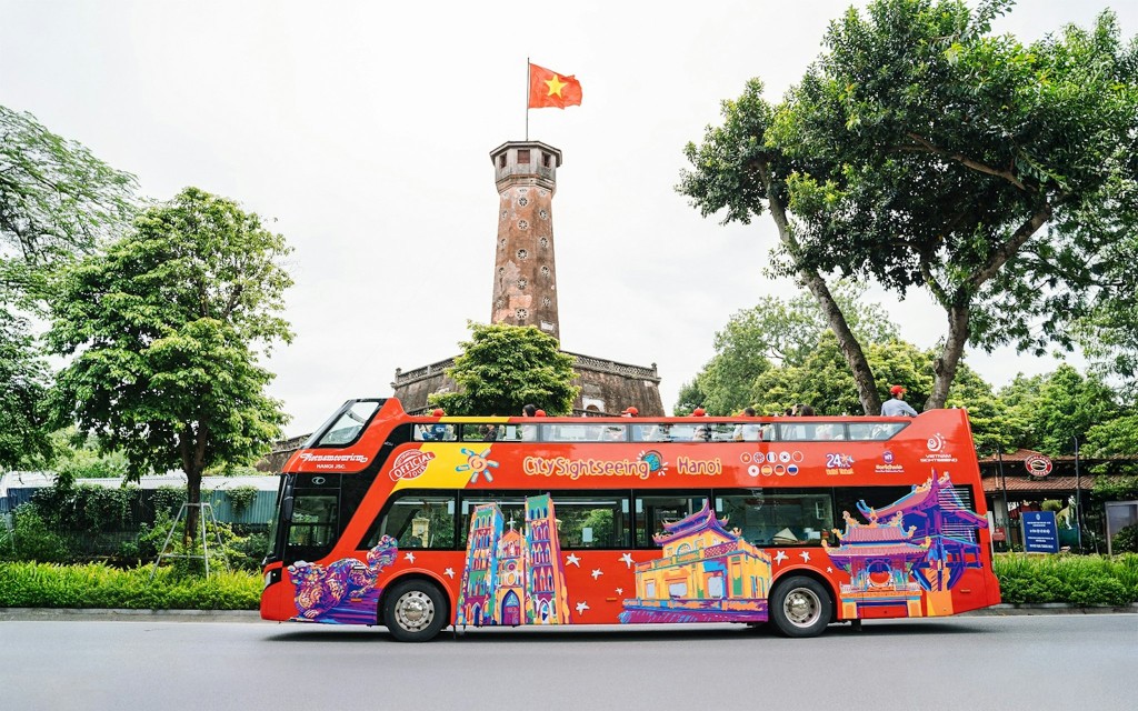City Sightseeing: Hanoi Hop-on Hop-off Bus Tour (Night Tour)