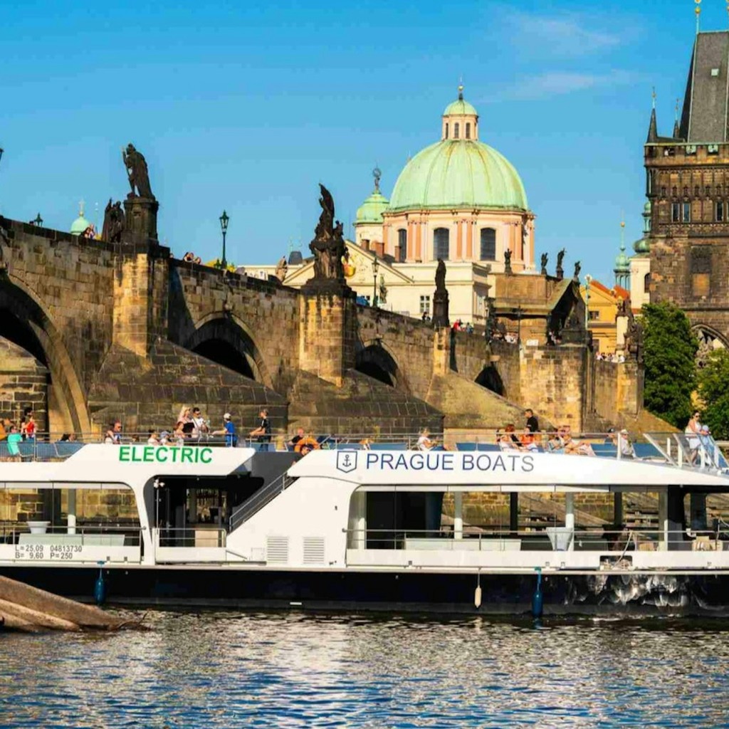 City Sightseeing 프라하 승하차 버스 투어 + 리버 크루즈 - 24-Hours Hop-On Hop-Off Bus with 1hr Cruise