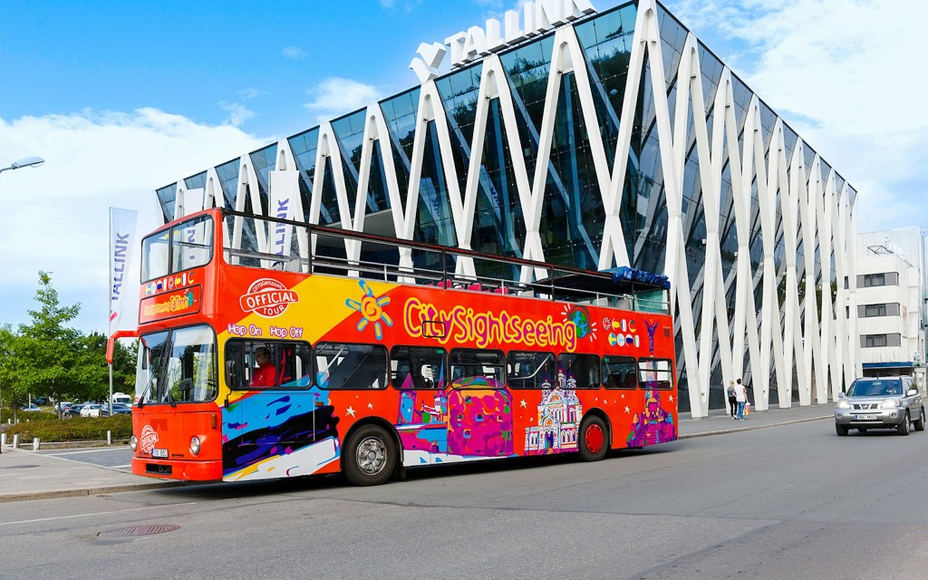 City Sightseeing: Tallinn Hop-on Hop-off Bus Tour (Tallinn Hop-on Hop-off Bus Tour: 24-Hour Pass)