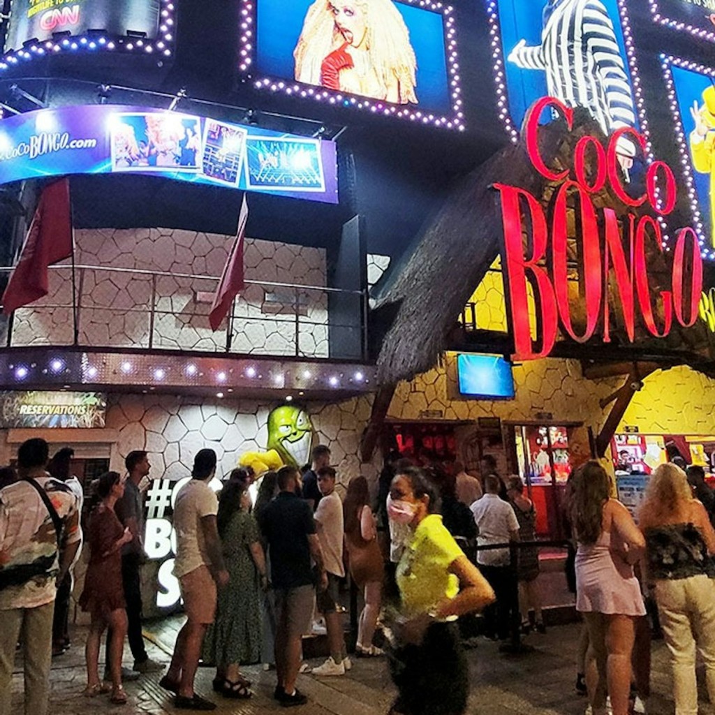 Coco Bongo Playa del Carmen: Entry
