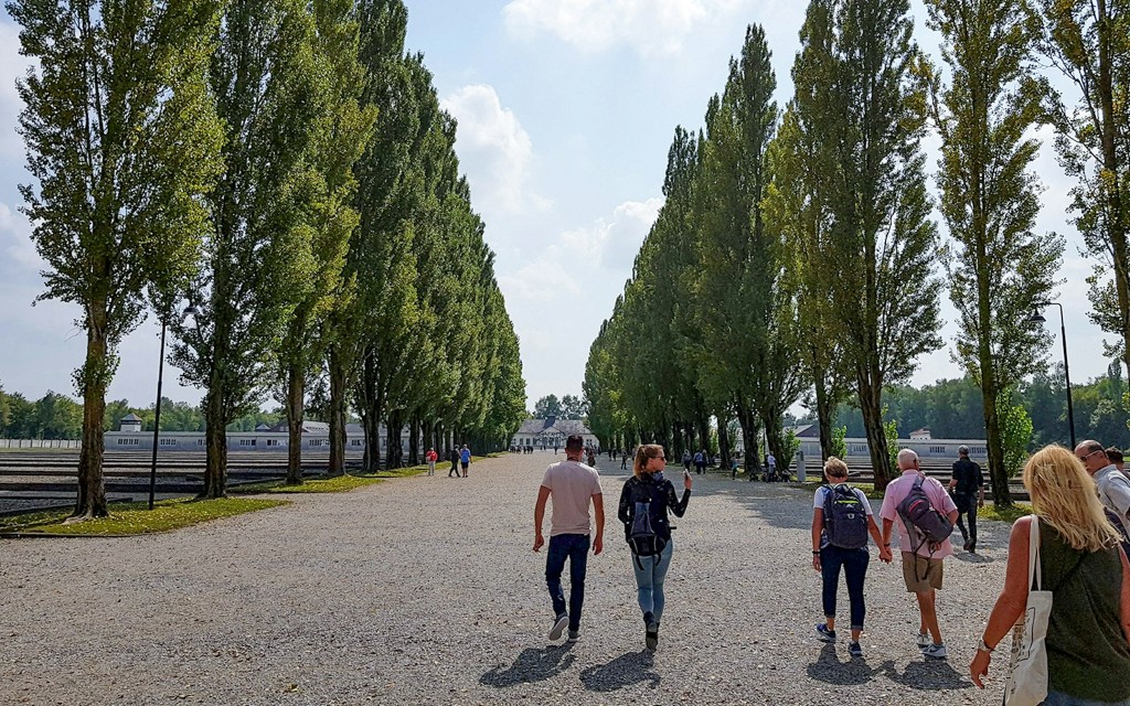 Kombitickets: KZ-Gedenkstätte Dachau und Drittes Reich-Tour
(Dachau Concentration Camp Memorial Site & Third Reich Tour)