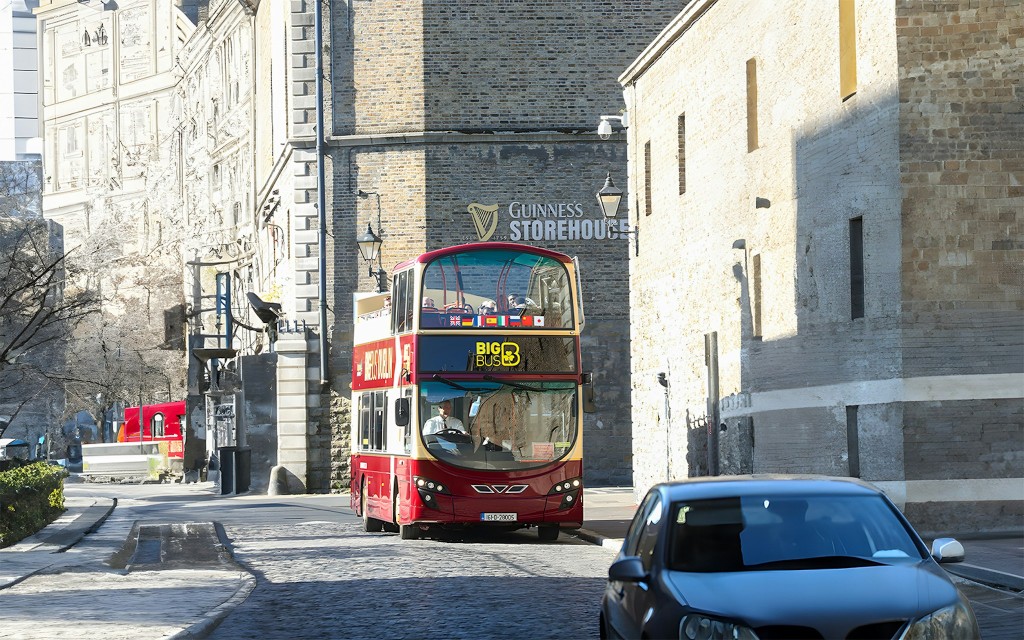 Kombitickets: Dublin Hop-on Hop-off Bustour + Guinness Storehouse mit Gravity Bar (48-Hour Pass + Night Tour + Guinness Storehouse Tickets)