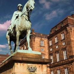 Copenhague: O Assassinato no Palácio de Christiansborg Caça ao Mistério Autoguiada