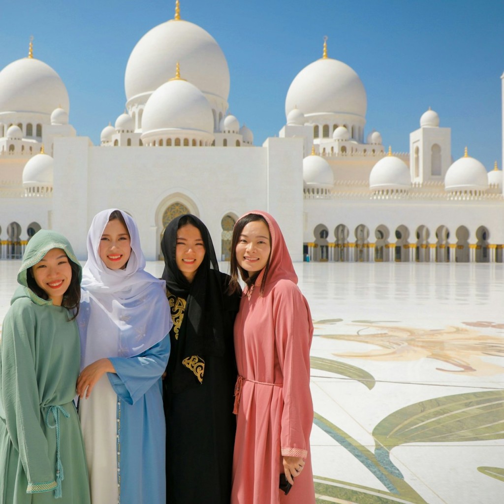 Day Trip from Dubai: Sheikh Zayed Grand Mosque, Qasr Al Watan and Etihad Tower