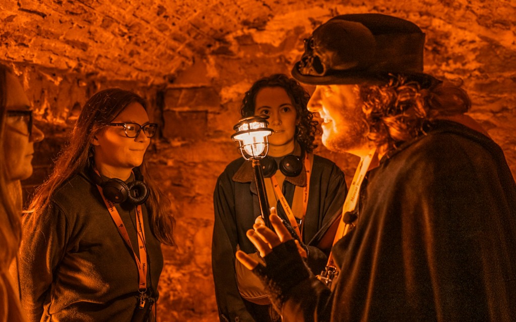Edimburgo: tour notturno a piedi a tema fantasmi e storie lugubri (2-Hour Walking Tour in the Evening with Drinks)