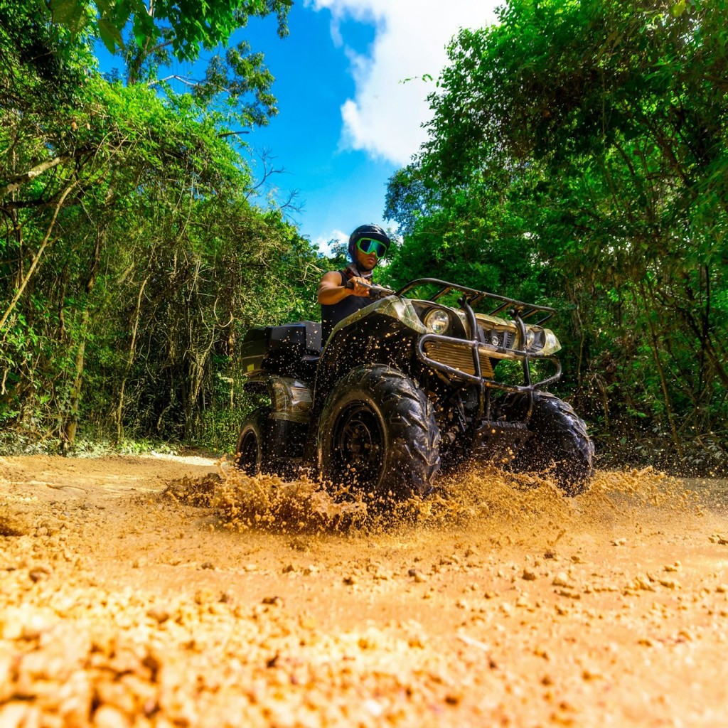 エクストリーム・アドベンチャー・カンクン: ATV、ジップライン、セノーテ体験