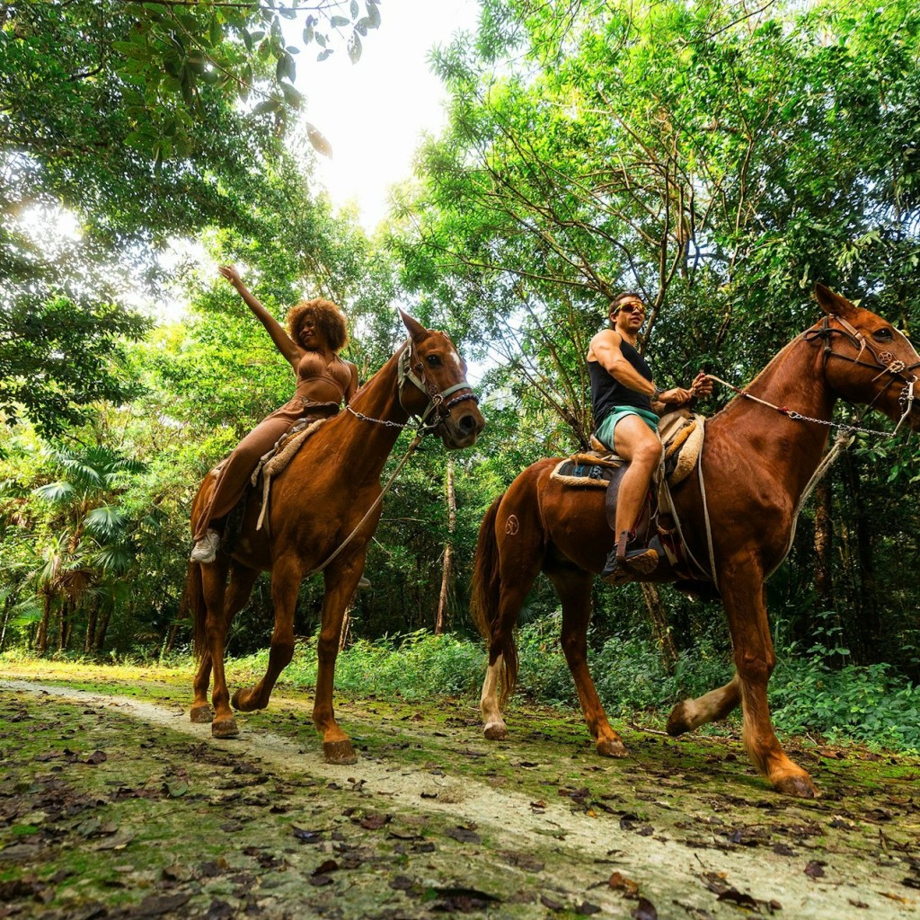 Aventura Extrema Cancún: Cabalgata con Paseo en ATV, Tirolinas y Cenote