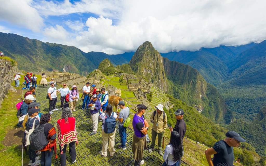 Desde Aguas Calientes: entrada a Machu Picchu con tour guiado y traslado de ida y vuelta (Circuit 2 Guided Tour)