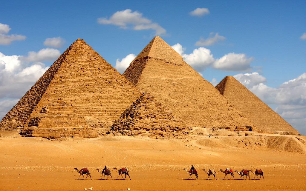 Au départ du Caire : Visite guidée d'une journée des pyramides de Gizeh, du Sphinx, du Grand Musée Egyptien et du Bazar avec billets d'entrée, déjeuner et transferts à l'hôtel (Group Tour)