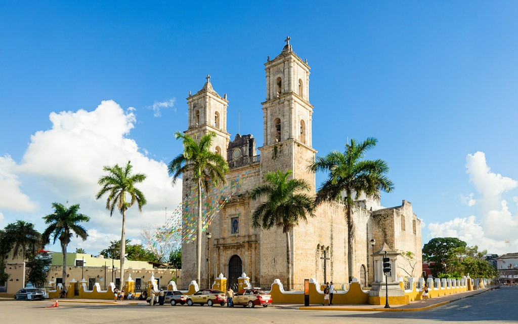 Von Cancún: Chichén Itzá, Cenote & Valladolid Tour (Tour with Hotel Pick Up in Cancún + Buffet )