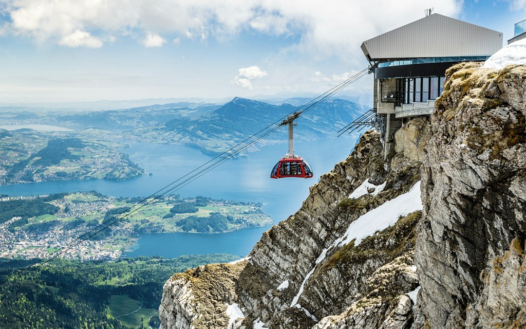 Ab Kriens: Tickets für die Pilatusbergbahn und die Hin- und Rückfahrt (Round-Trip Tickets to Pilatus Kulm from Alpnachstad)