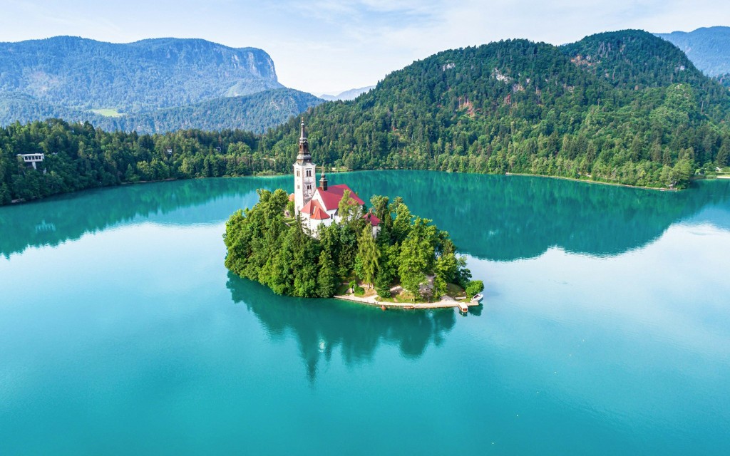 À partir de Ljubljana : Visite du lac de Bled, de la grotte de Postojna et du château de Predjama
(Lake Bled, Postojna Cave & Predjama Castle – Tickets Not Included)