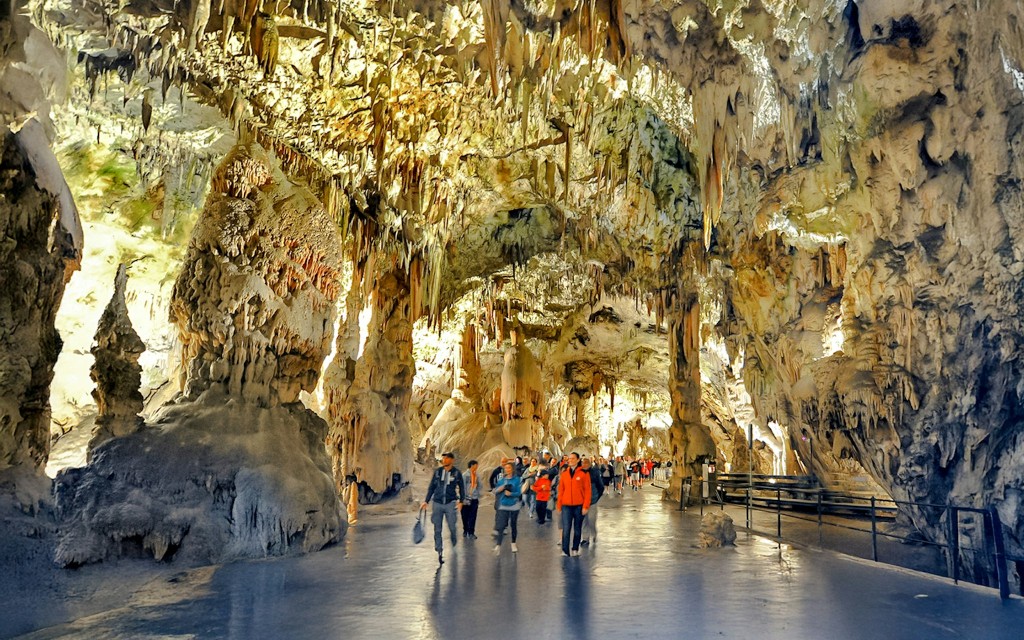De Ljubljana: Caverna de Postojna, Castelo de Predjama e tour em Piran (Postojna Cave, Predjama Castle & Piran Full-Day Tour from Ljubljana)