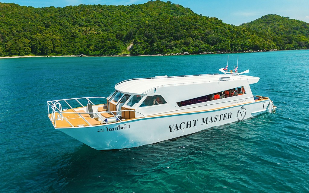 From Phuket: Sunset Tour of Phi Phi, Maya Bay & Bamboo Island by Premium Speed Catamaran with Lunch & Hotel Transfers (Full-Day Tour with Park Fees Included)