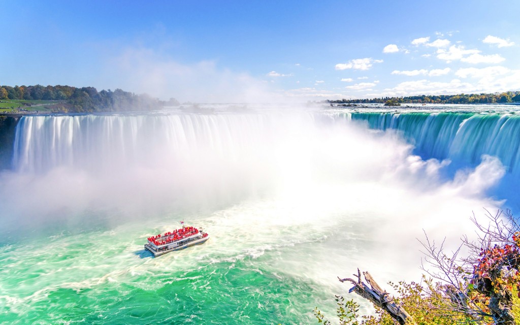 Von Toronto aus: Niagara Falls Day Tour mit Hornblower Schifffahrt und optionaler Fahrt hinter die Fälle (Day Tour with Cruise, Journey Behind the Falls & Round-Trip Transportation)