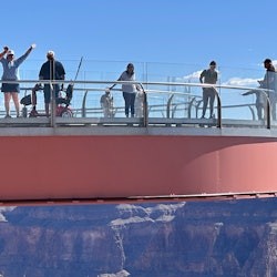 Grand Canyon West: Guided Tour in French + Skywalk Entry