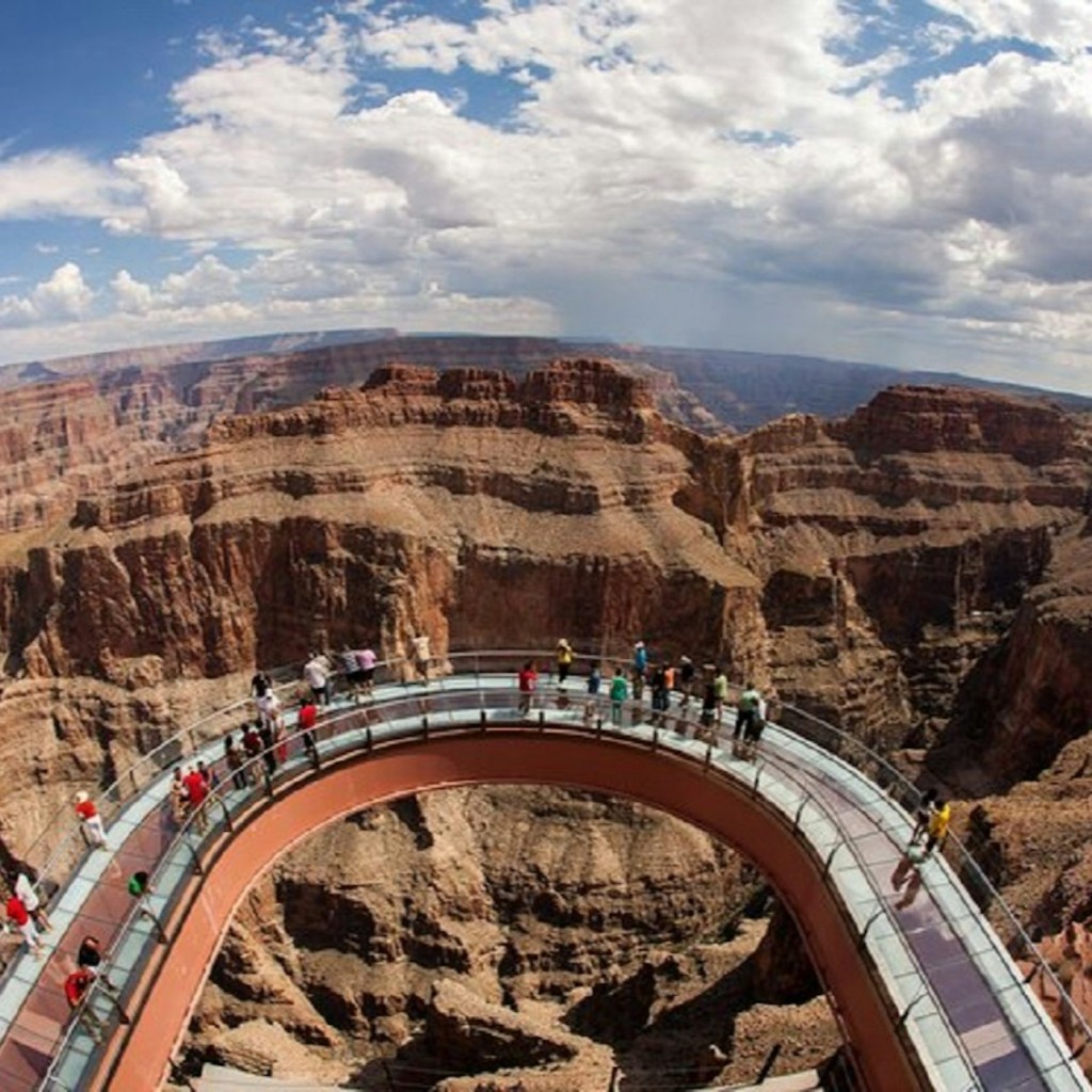 Grand Canyon Ovest e diga di Hoover: Tour guidato da Las Vegas + Skywalk opzionale