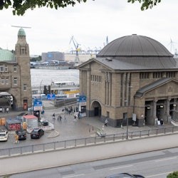 Hamburg: Riverfront Guided Walking Tour in German
