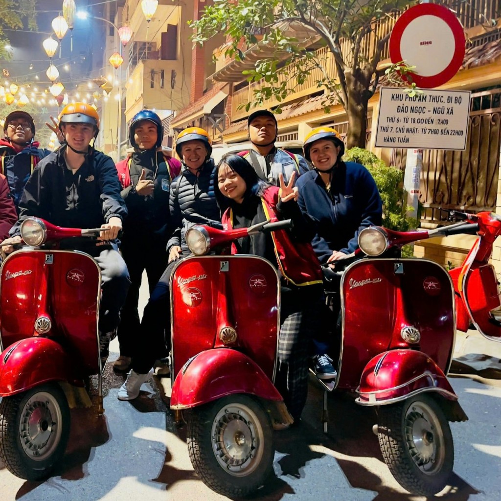Hanoi: visita guiada a la Vespa per menjar al barri antic + trasllats