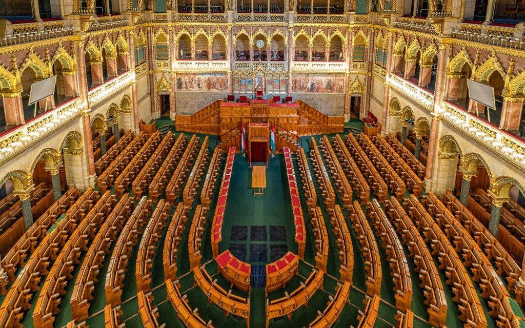 Wycieczka z przewodnikiem audio po węgierskim parlamencie (English Guided Tour for Non-EU Citizens)