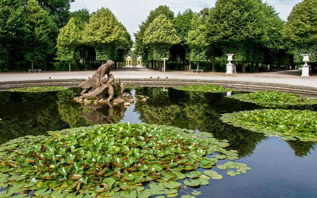 Pałac Schönbrunn i ogrody Omiń kolejkę Wycieczka z przewodnikiem (Schönbrunn Palace & Gardens Skip-the-Line Guided Tour in French)
