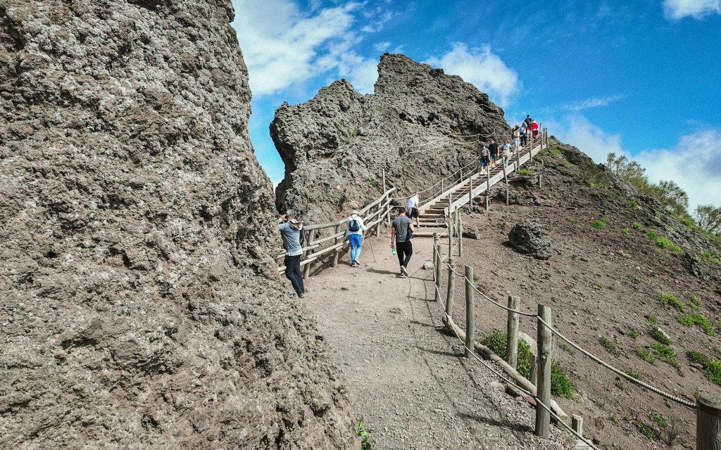 Ingressos para o Vesúvio (Mount Vesuvius Entry Tickets + Digital Audio Guide)