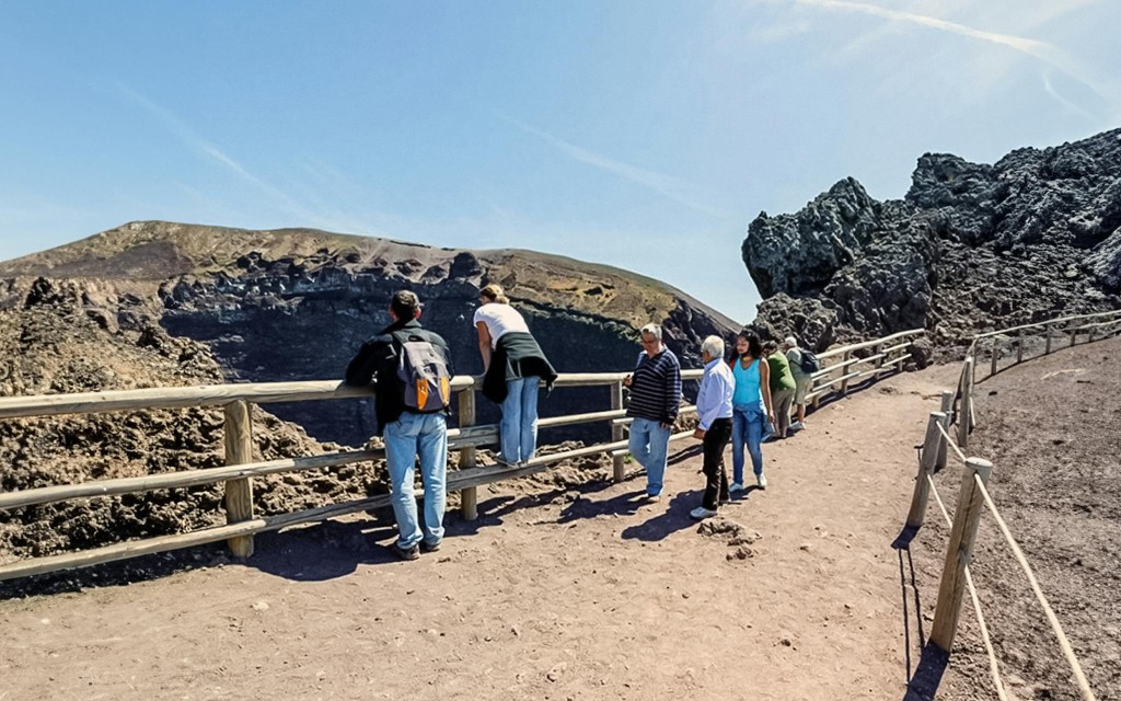 Vesuv Tickets (Mount Vesuvius Ticket + Guidebook)