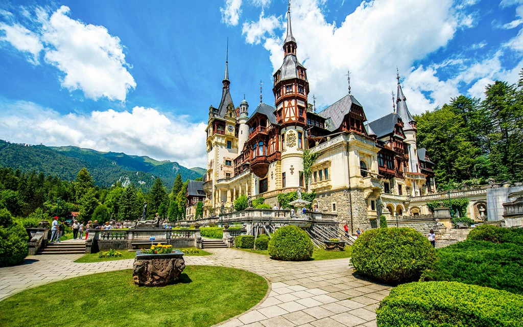 Ab Bukarest: Ganztägige Tour zum Schloss Bran, Schloss Peleș und Brașov mit Audioguide für die Schlösser
(Spanish Guided Tour with Castles Audio Guide)
