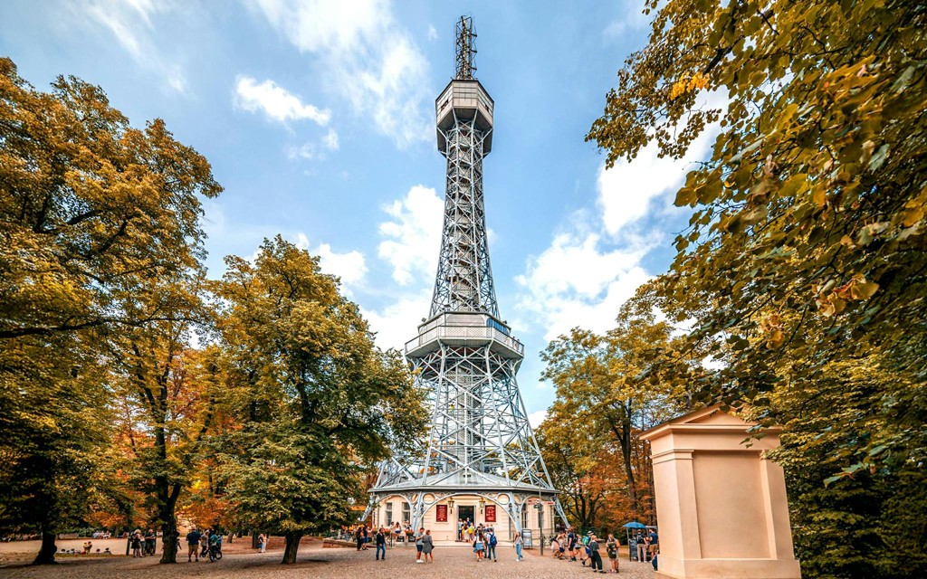 Prag Petřín Turm und Spiegellabyrinth Eintrittsticket (Petřín Hill Audio Guide & Petřín Lookout Tower Ticket)
