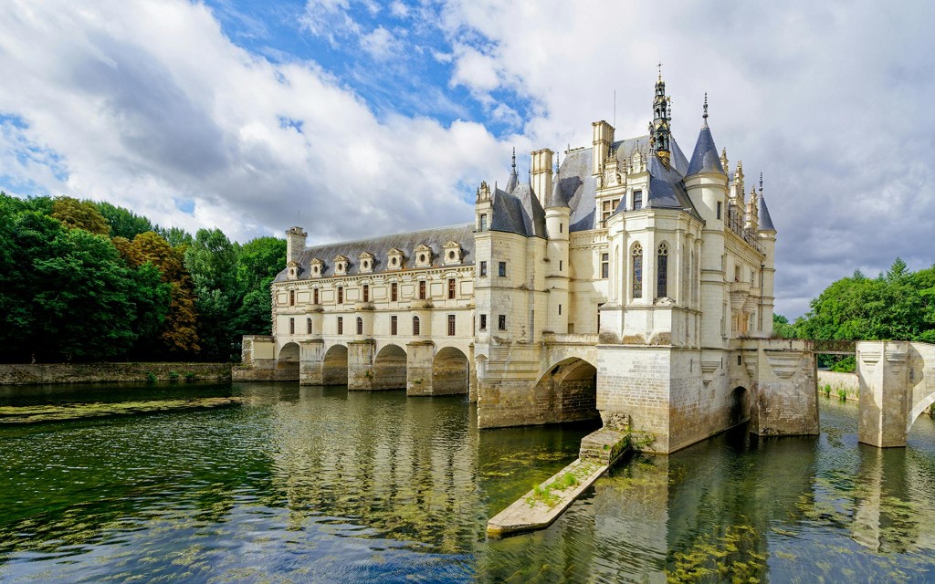 Ab Paris: Ganztägiger Ausflug ins Loiretal inkl. Eintrittstickets (Chambord, Chenonceau & Cheverny with transport + English Guide)