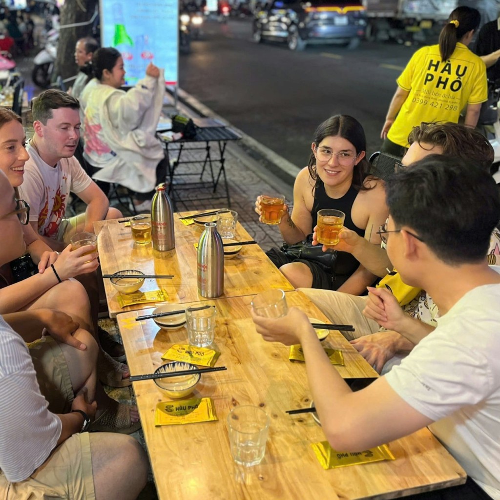 Ho Chi Minh City: Tour guidato della birra artigianale e del cibo in scooter