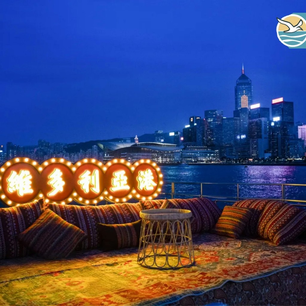 Porto Vittoria di Hong Kong: Tour notturno in barca con snack e bevande illimitati